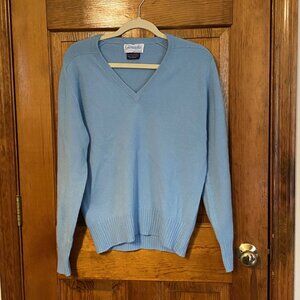 100% Cashmere light blue V-neck sweater